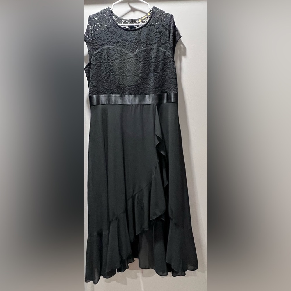 Plus size formal.NWT.2XL.Black.Ruffle high low hem(see pics) flattering & classy